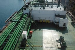 منظر من غرفة الإبحار الرئيسية لسفينة من سفن نقل غاز البترول المسال
