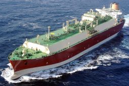تبلغ سعة حمولة سفينة الغاز الطبيعي المسال "مكينس" و 266,276 متر مكعب